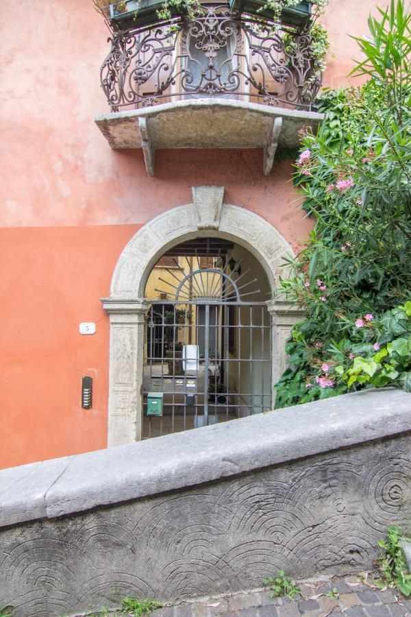 Ponte Pietra No 5 Sulla Romantica Scalinata Верона Екстериор снимка