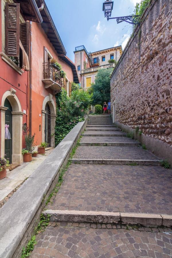 Ponte Pietra No 5 Sulla Romantica Scalinata Верона Екстериор снимка