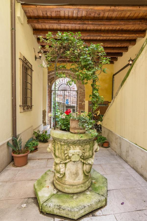 Ponte Pietra No 5 Sulla Romantica Scalinata Верона Екстериор снимка
