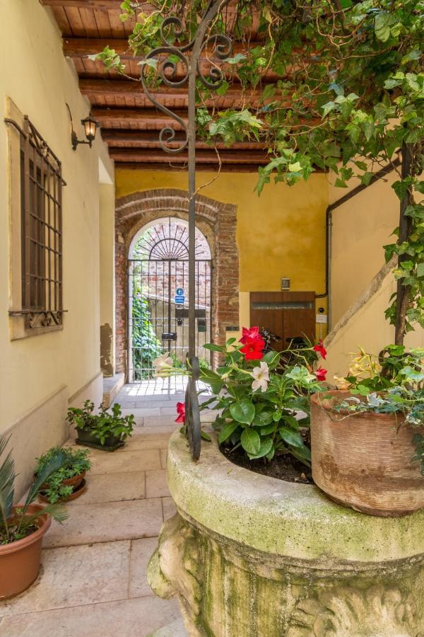 Ponte Pietra No 5 Sulla Romantica Scalinata Верона Екстериор снимка